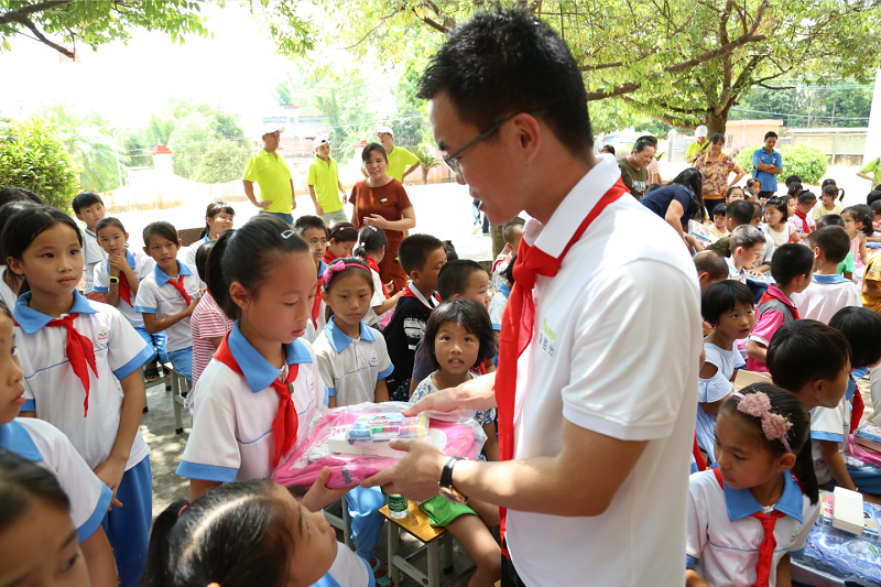 益百分攜手深圳市關愛行動基金亮相99公益節